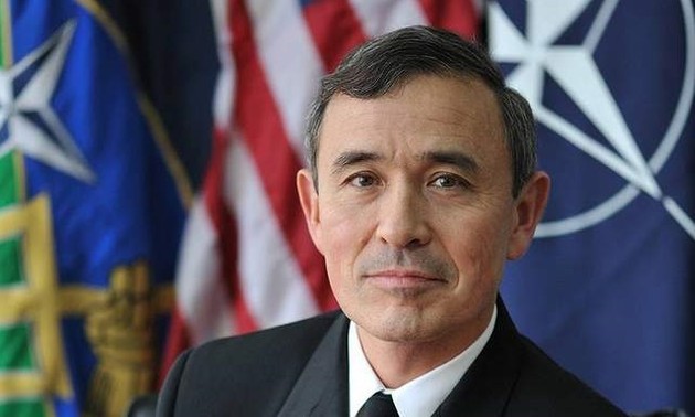 Le commandant de la flotte américaine du Pacifique sur le sol vietnamien 